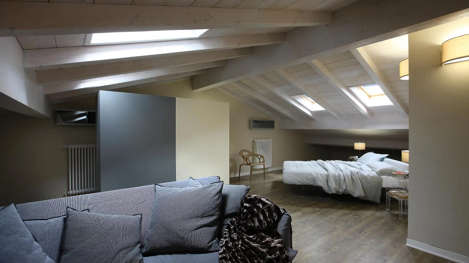 Corte San Luca Apartments contacts